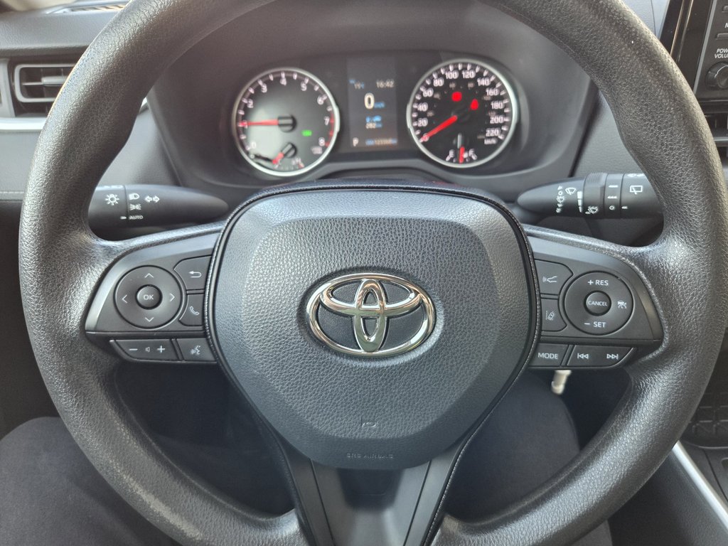 2021 Toyota RAV4 LE (AWD) in Mont-Laurier, Quebec - 17 - w1024h768px