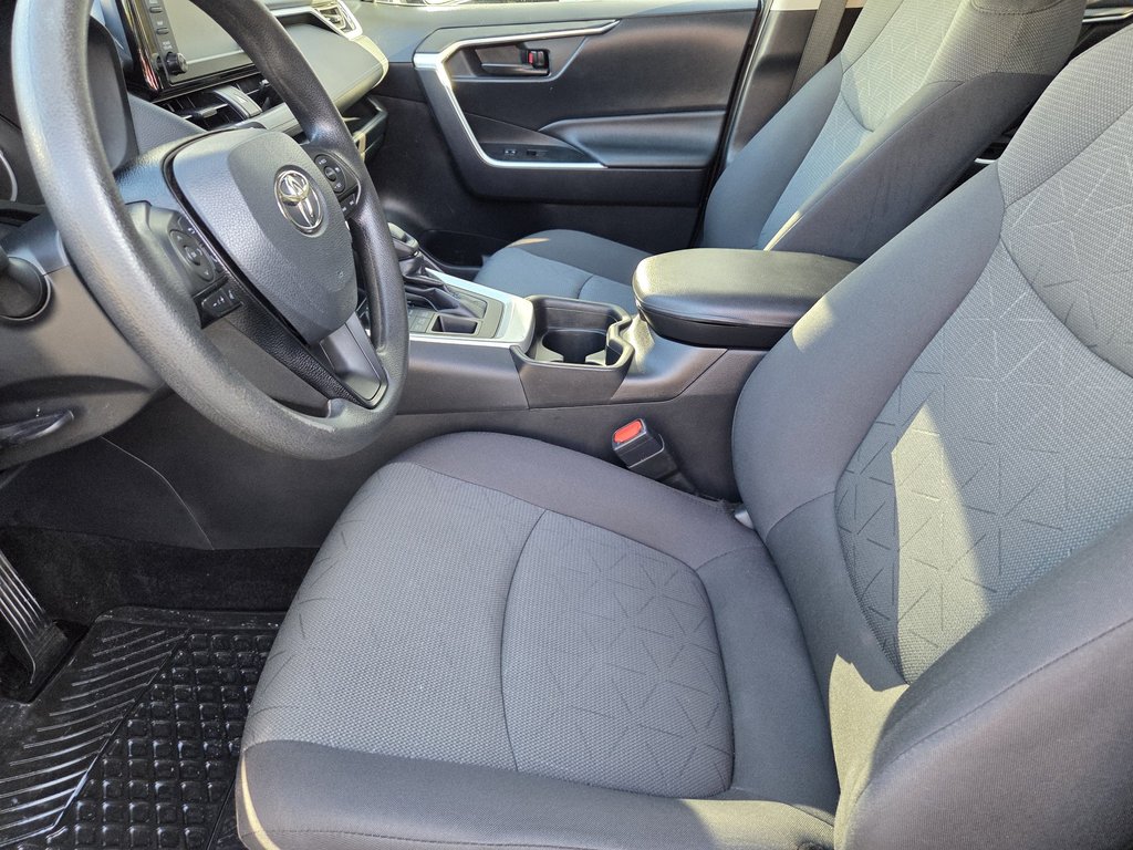 2021 Toyota RAV4 LE (AWD) in Mont-Laurier, Quebec - 9 - w1024h768px