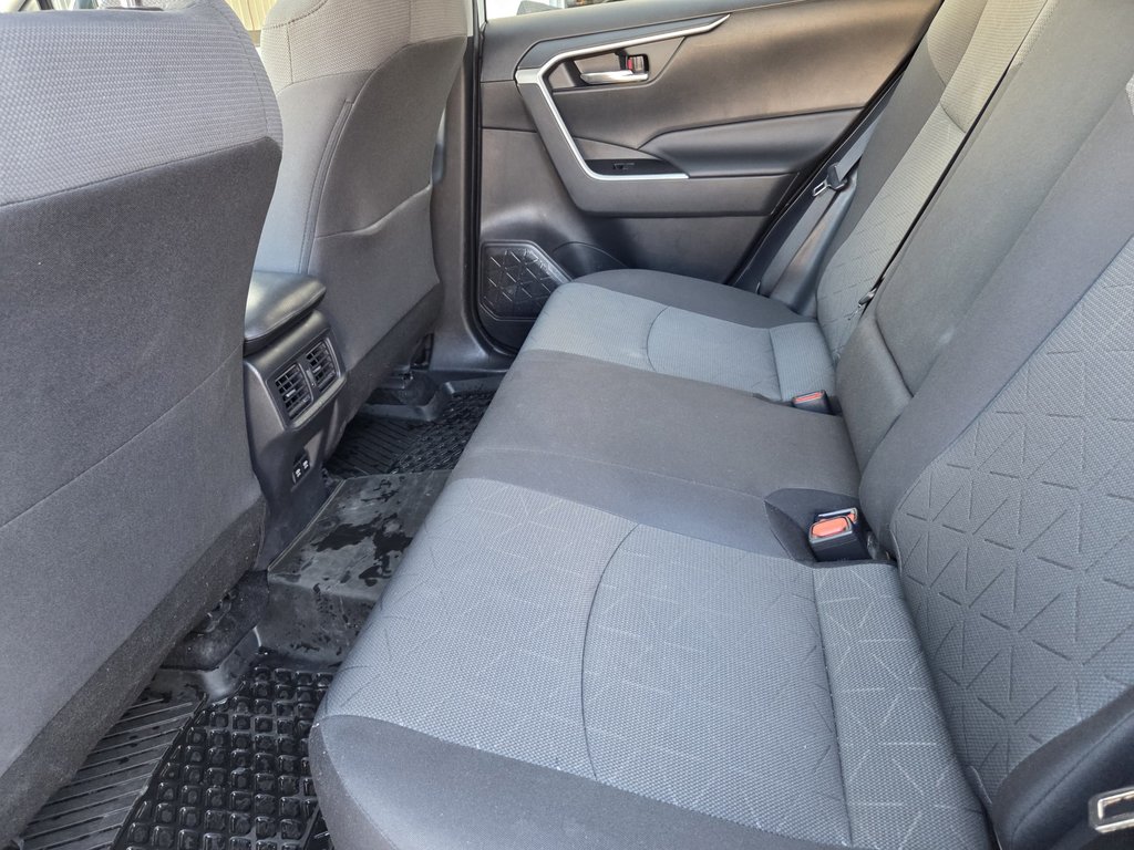 2021 Toyota RAV4 XLE AWD in Mont-Laurier, Quebec - 12 - w1024h768px