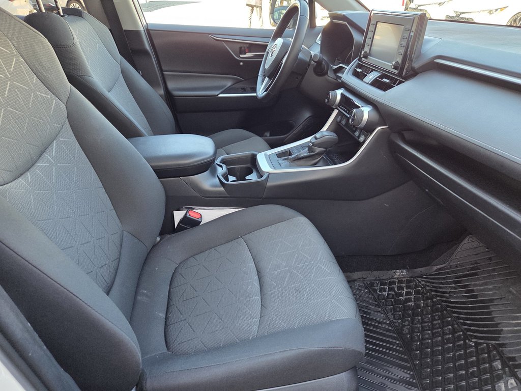 2021 Toyota RAV4 XLE AWD in Mont-Laurier, Quebec - 11 - w1024h768px