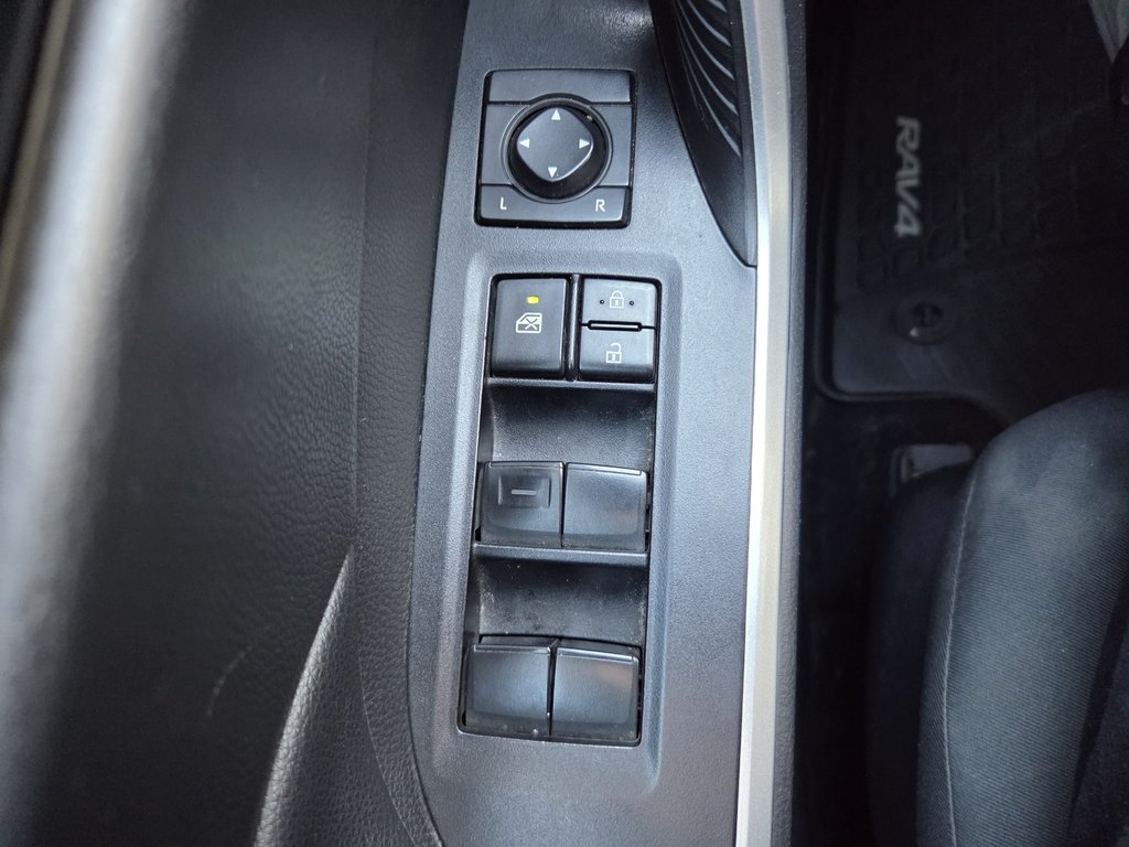 Toyota RAV4 LE AWD 2021 à Mont-Laurier, Québec - 13 - w1024h768px