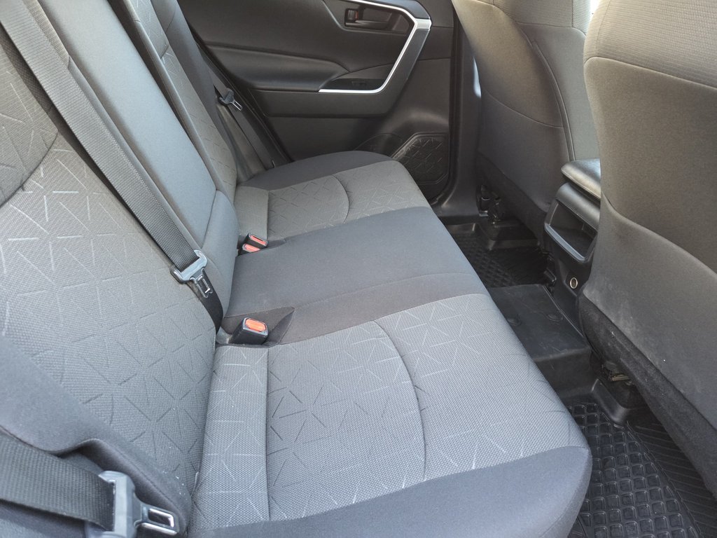 Toyota RAV4 LE AWD 2021 à Mont-Laurier, Québec - 12 - w1024h768px