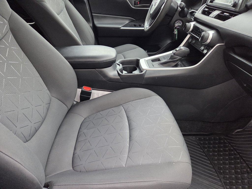 Toyota RAV4 LE AWD 2021 à Mont-Laurier, Québec - 10 - w1024h768px