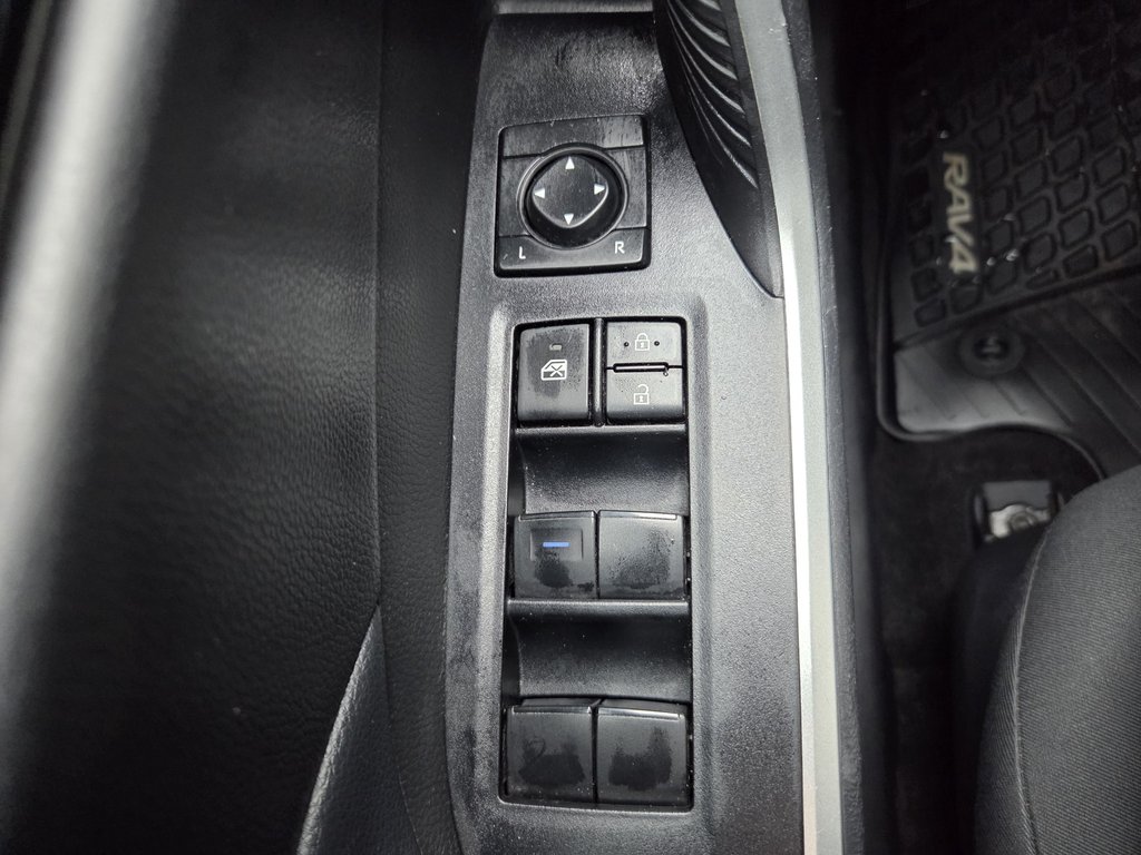 Toyota RAV4 LE AWD 2021 à Mont-Laurier, Québec - 13 - w1024h768px