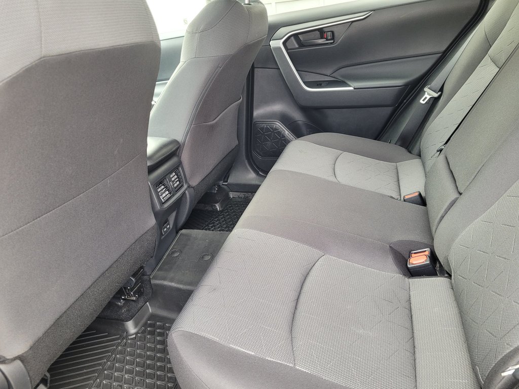 Toyota RAV4 Hybride LE (AWD) 2022 à Mont-Laurier, Québec - 13 - w1024h768px