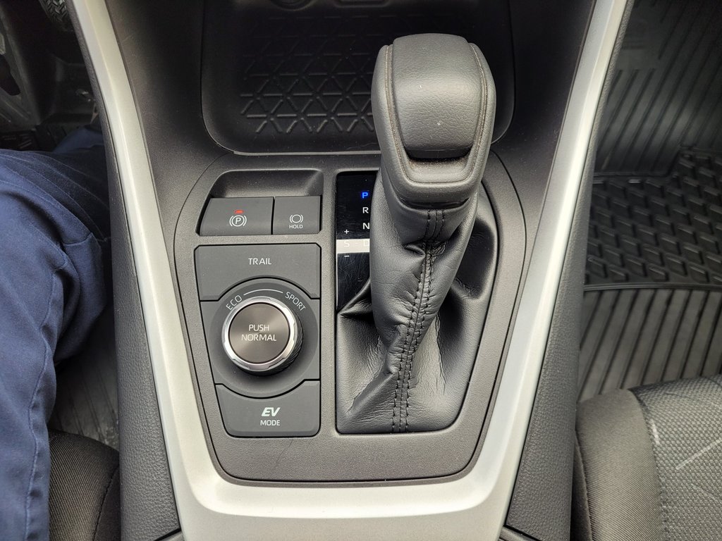 Toyota RAV4 Hybride LE (AWD) 2022 à Mont-Laurier, Québec - 17 - w1024h768px