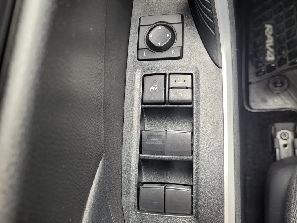 Toyota RAV4 Hybride LE (AWD) 2022 à Mont-Laurier, Québec - 15 - w1024h768px