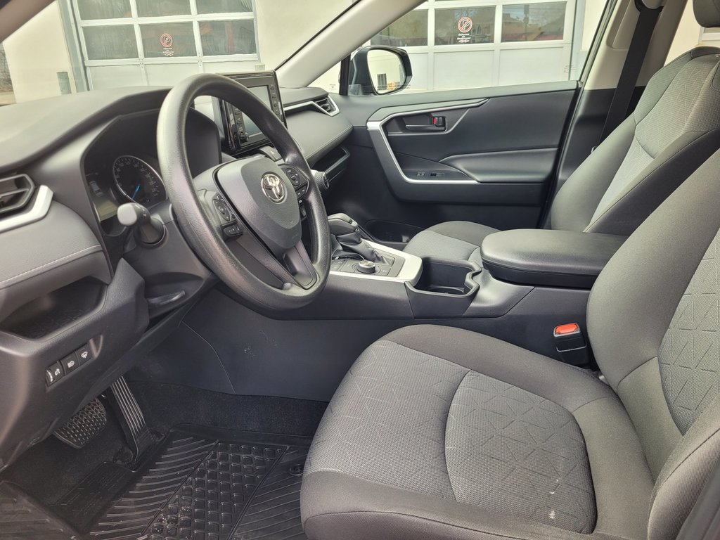 Toyota RAV4 Hybride LE (AWD) 2022 à Mont-Laurier, Québec - 11 - w1024h768px