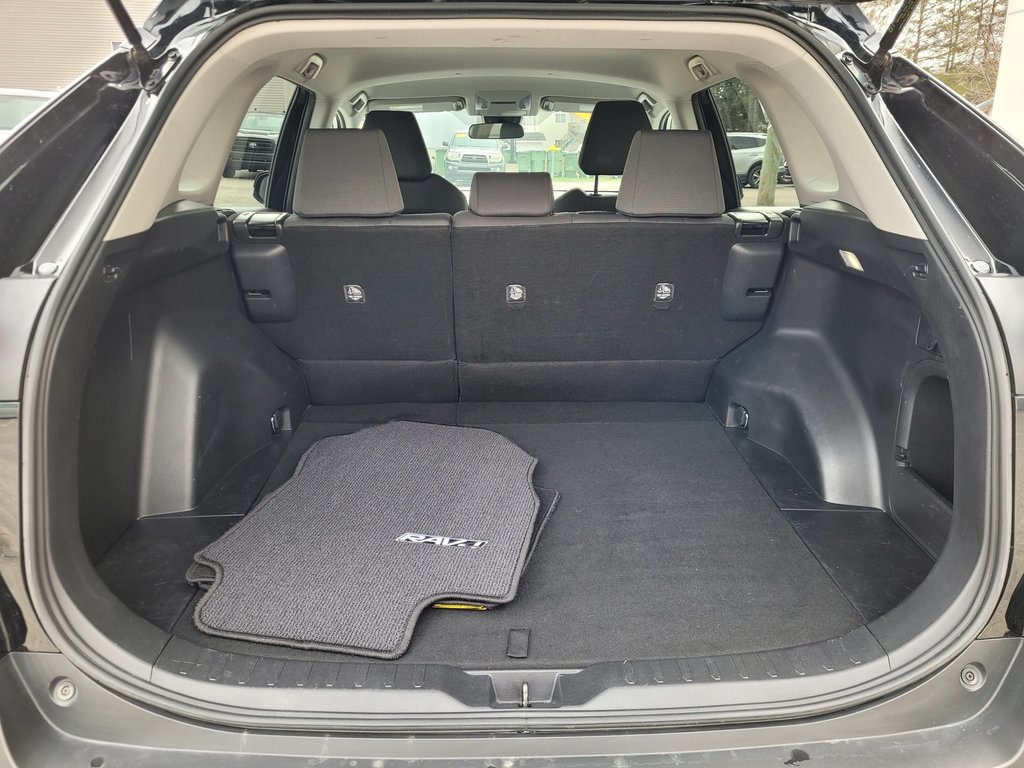 Toyota RAV4 Hybride LE (AWD) 2022 à Mont-Laurier, Québec - 7 - w1024h768px
