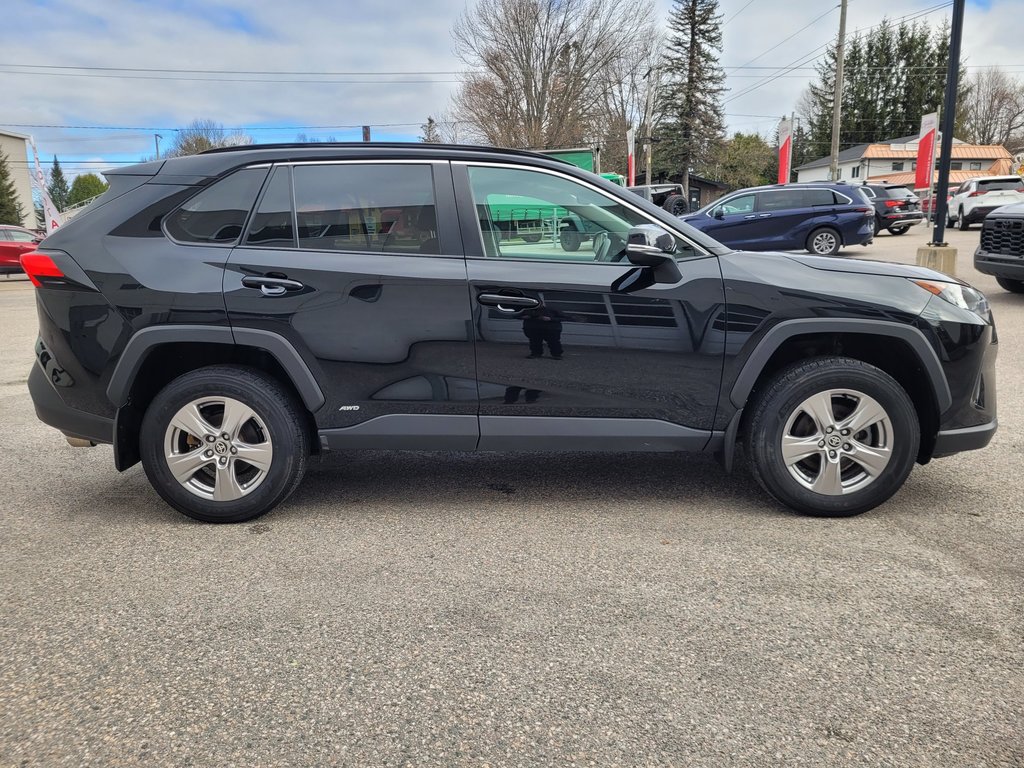Toyota RAV4 Hybride LE (AWD) 2022 à Mont-Laurier, Québec - 4 - w1024h768px