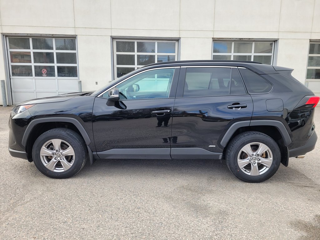 Toyota RAV4 Hybride LE (AWD) 2022 à Mont-Laurier, Québec - 9 - w1024h768px