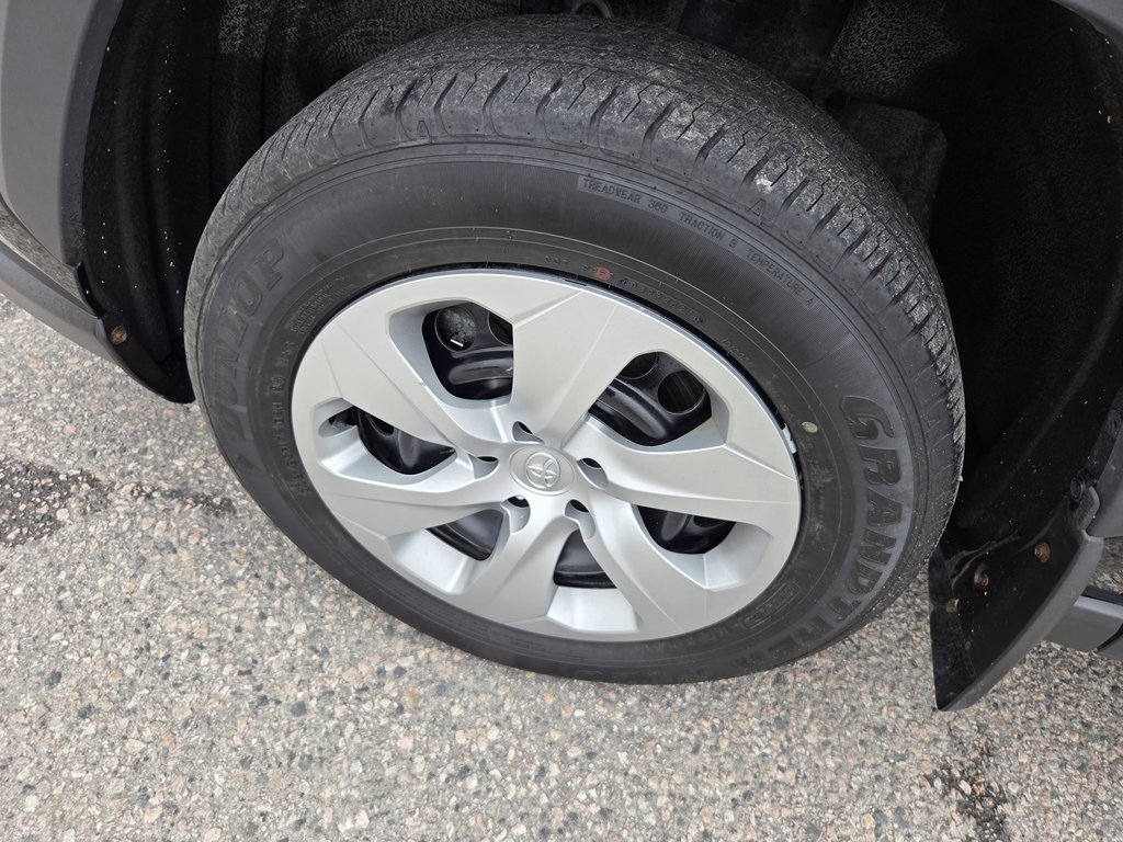 2022 Toyota RAV4 LE AWD in Mont-Laurier, Quebec - 10 - w1024h768px