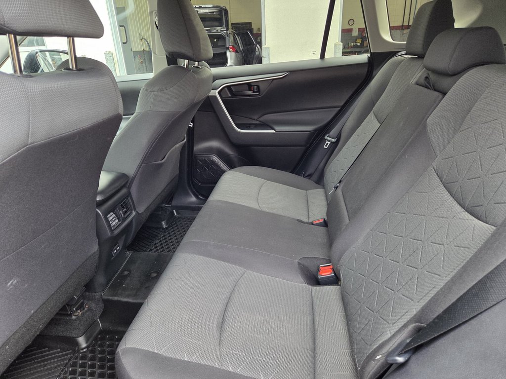 2022 Toyota RAV4 LE AWD in Mont-Laurier, Quebec - 13 - w1024h768px