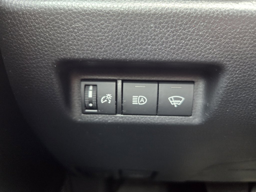 2022 Toyota RAV4 LE AWD in Mont-Laurier, Quebec - 16 - w1024h768px