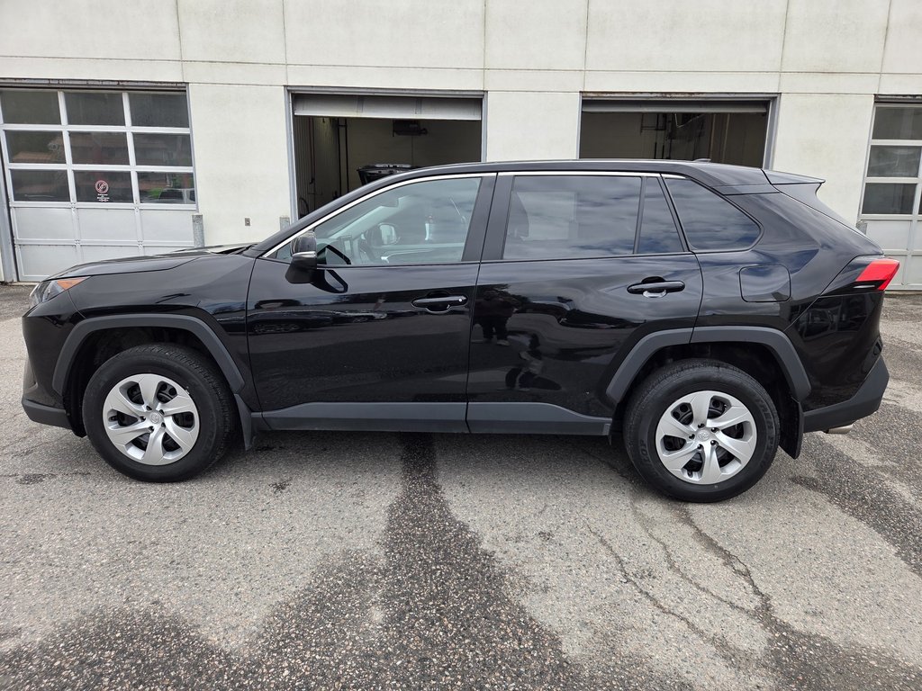 2022 Toyota RAV4 LE AWD in Mont-Laurier, Quebec - 9 - w1024h768px