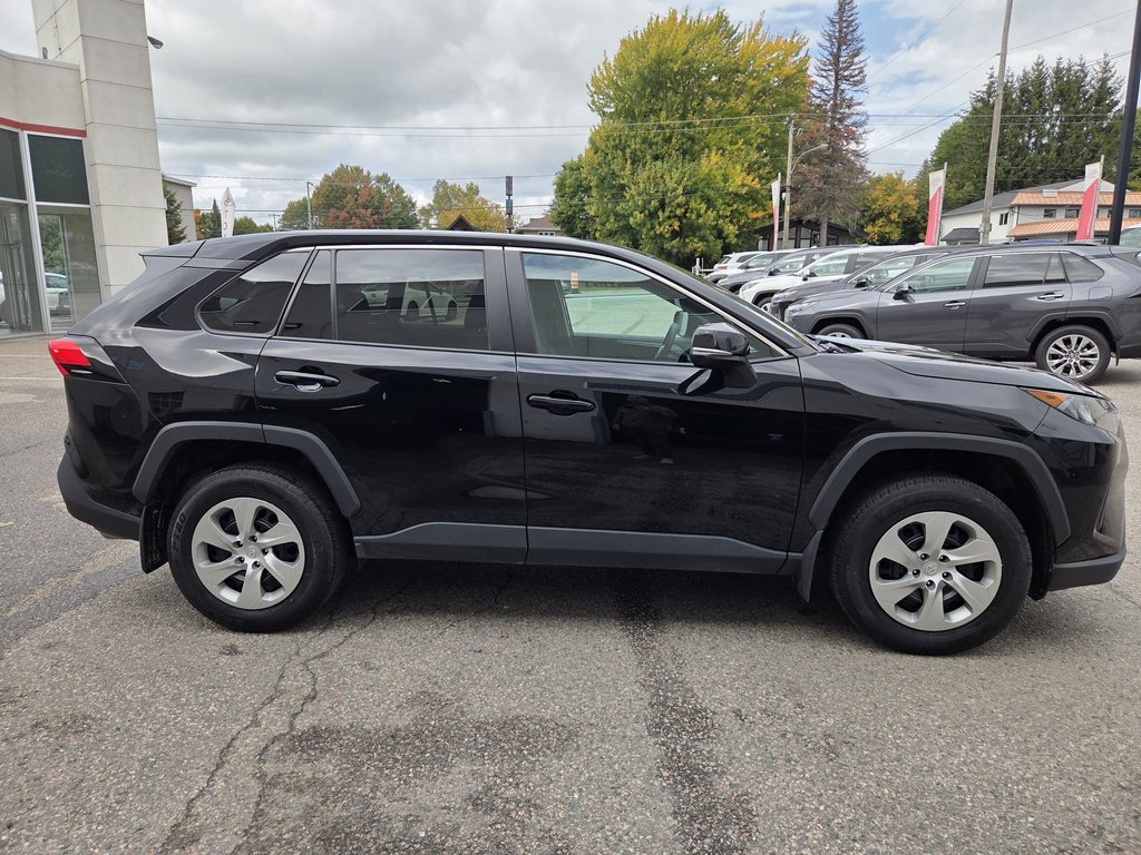 2022 Toyota RAV4 LE AWD in Mont-Laurier, Quebec - 4 - w1024h768px
