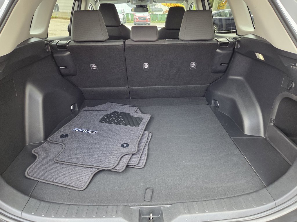 2023 Toyota RAV4 LE (AWD) in Mont-Laurier, Quebec - 7 - w1024h768px