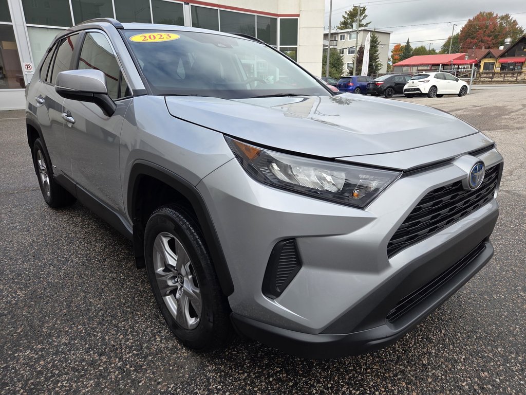 2023 Toyota RAV4 LE (AWD) in Mont-Laurier, Quebec - 3 - w1024h768px