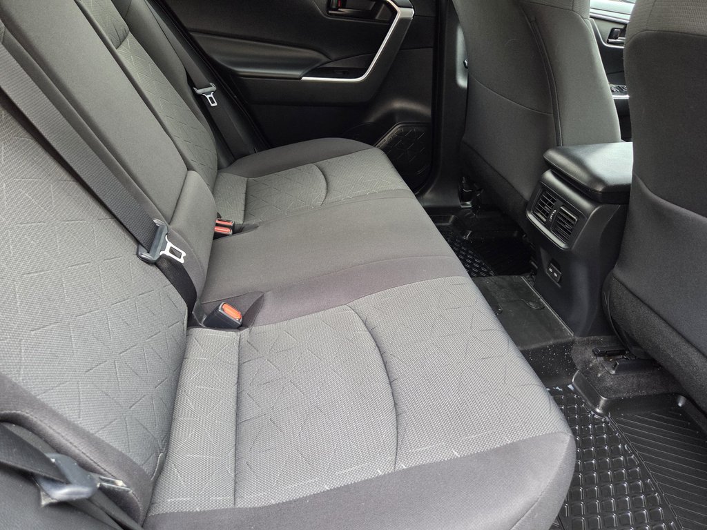 2023 Toyota RAV4 LE (AWD) in Mont-Laurier, Quebec - 14 - w1024h768px