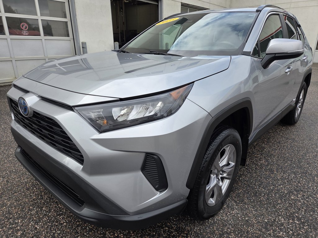 2023 Toyota RAV4 LE (AWD) in Mont-Laurier, Quebec - 1 - w1024h768px