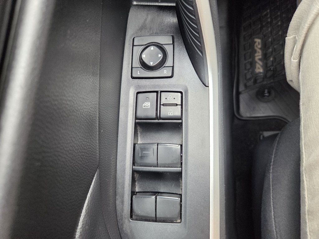 2023 Toyota RAV4 LE (AWD) in Mont-Laurier, Quebec - 15 - w1024h768px