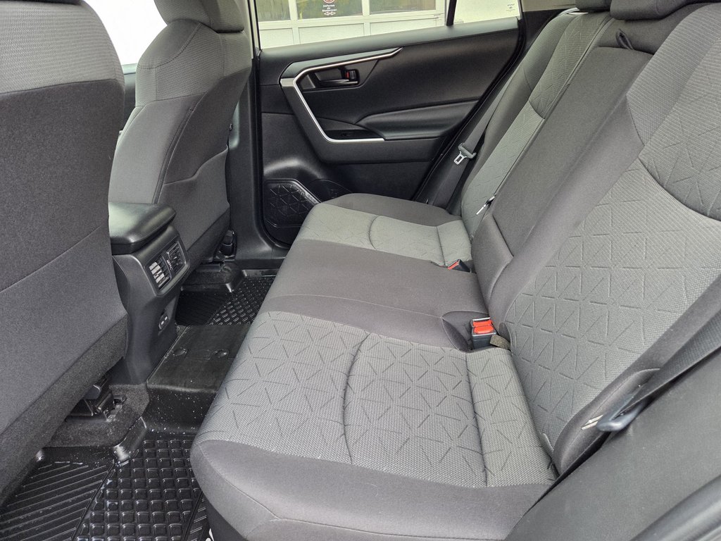 2023 Toyota RAV4 LE (AWD) in Mont-Laurier, Quebec - 13 - w1024h768px
