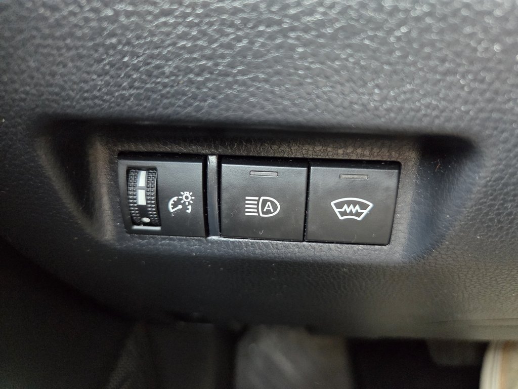 2023 Toyota RAV4 LE (AWD) in Mont-Laurier, Quebec - 16 - w1024h768px