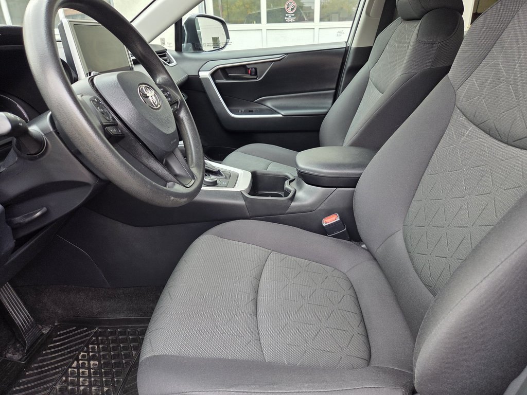 2023 Toyota RAV4 LE (AWD) in Mont-Laurier, Quebec - 11 - w1024h768px