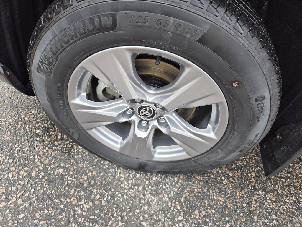 2023 Toyota RAV4 LE (AWD) in Mont-Laurier, Quebec - 10 - w1024h768px