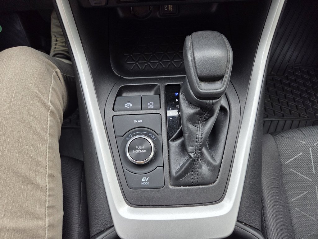 2023 Toyota RAV4 LE (AWD) in Mont-Laurier, Quebec - 17 - w1024h768px