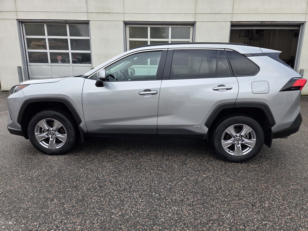2023 Toyota RAV4 LE (AWD) in Mont-Laurier, Quebec - 9 - w1024h768px