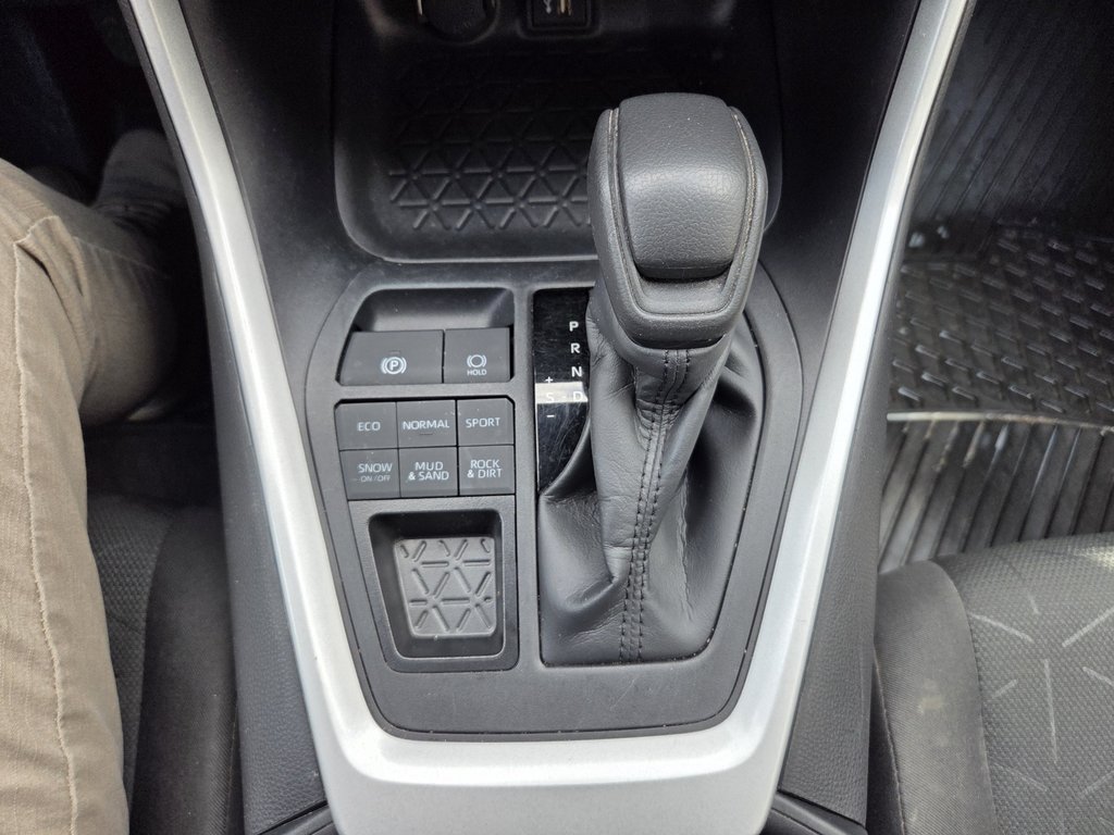 Toyota RAV4 LE (AWD) 2024 à Mont-Laurier, Québec - 16 - w1024h768px