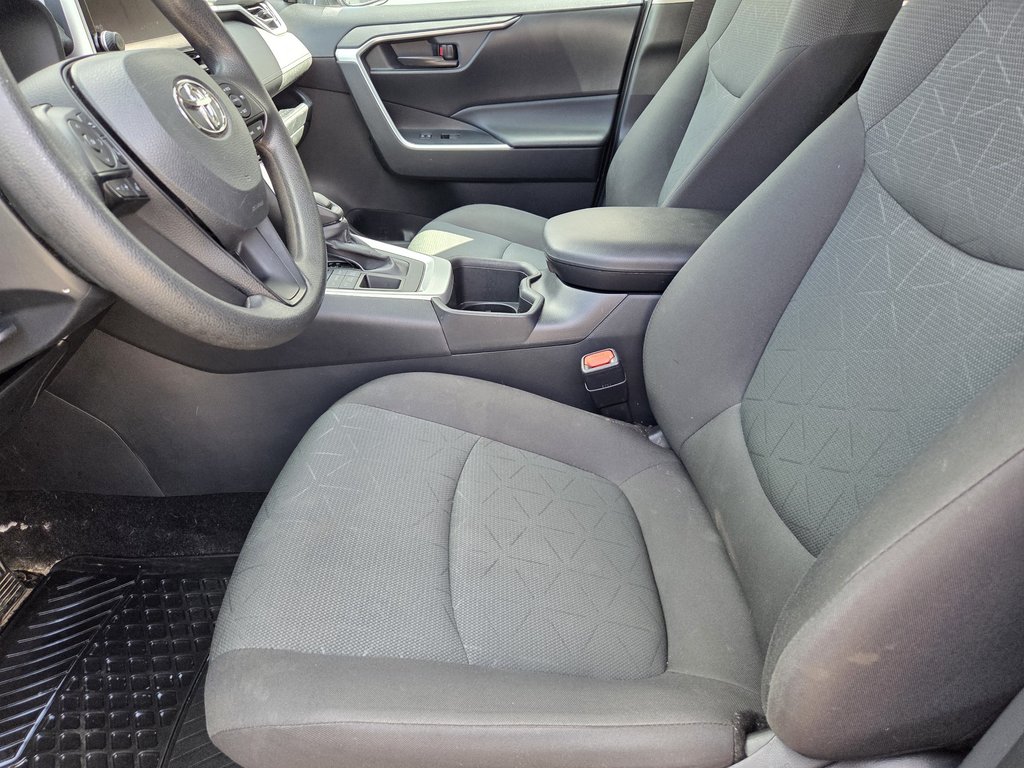 Toyota RAV4 LE (AWD) 2024 à Mont-Laurier, Québec - 11 - w1024h768px