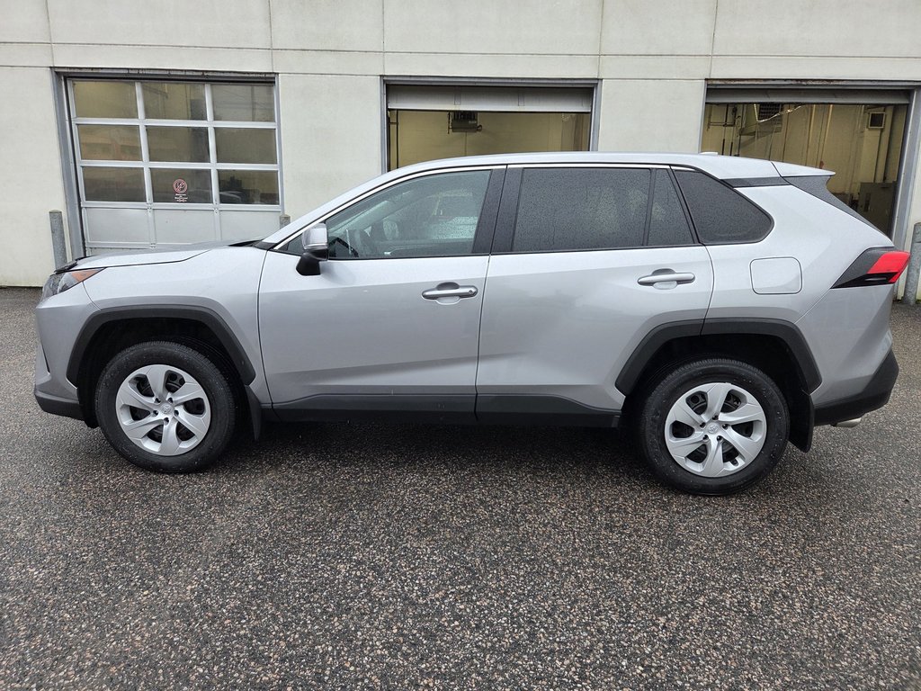 2024 Toyota RAV4 LE (AWD) in Mont-Laurier, Quebec - 9 - w1024h768px