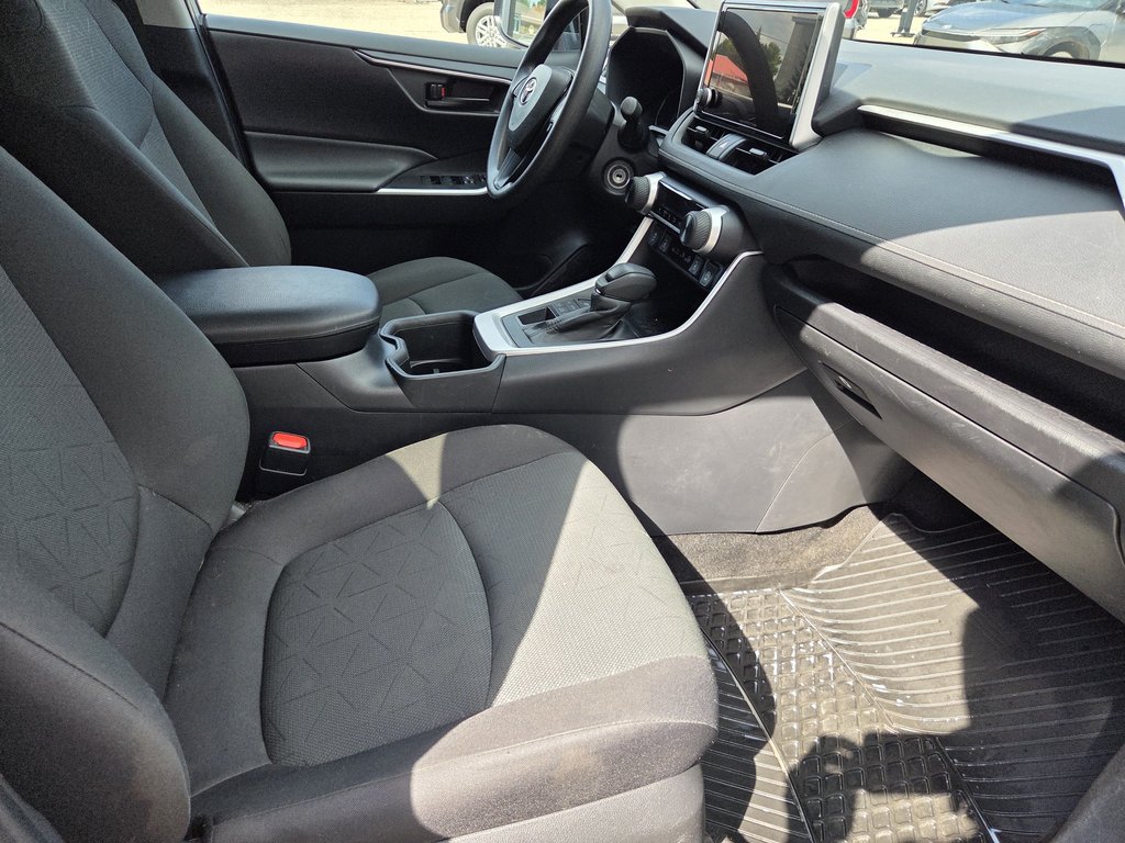 Toyota RAV4 LE (AWD) 2024 à Mont-Laurier, Québec - 12 - w1024h768px