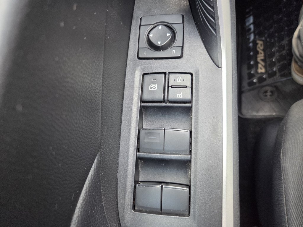 Toyota RAV4 LE (AWD) 2024 à Mont-Laurier, Québec - 15 - w1024h768px