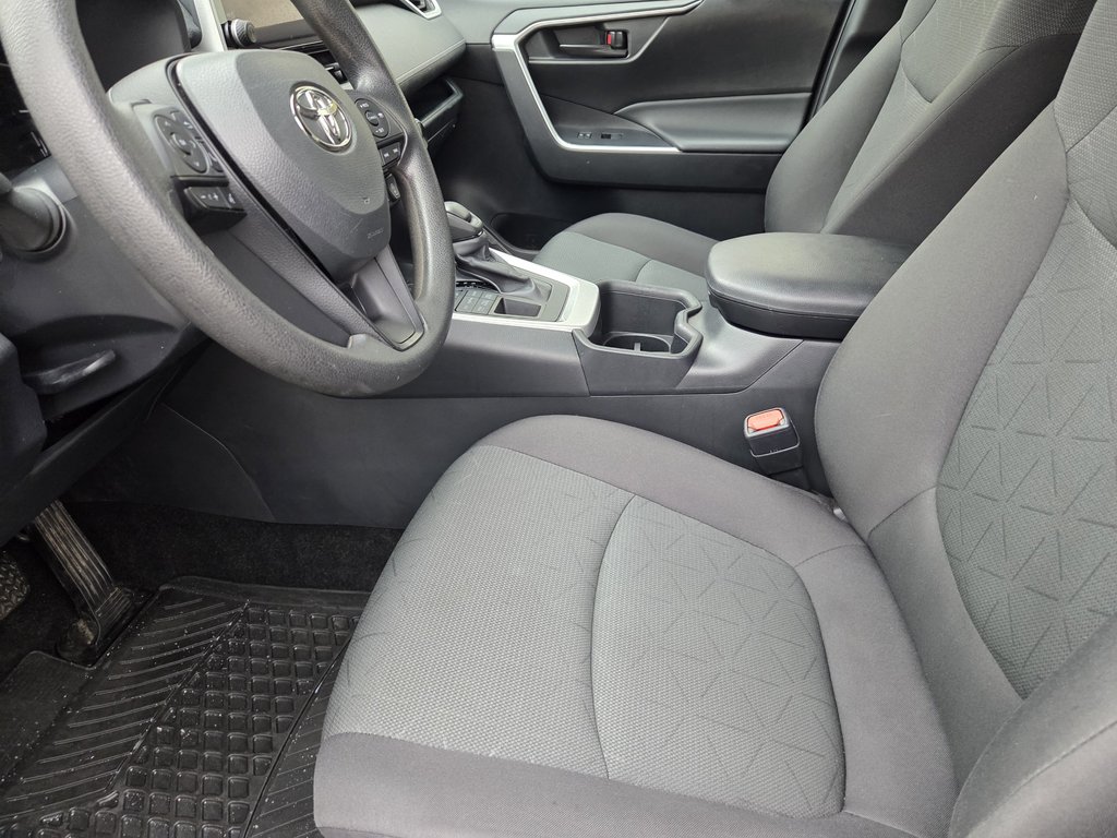 2024 Toyota RAV4 LE (AWD) in Mont-Laurier, Quebec - 11 - w1024h768px