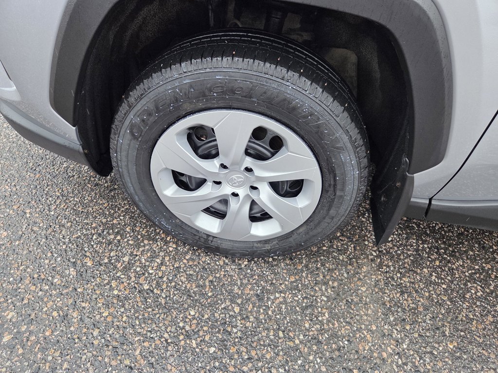 2024 Toyota RAV4 LE (AWD) in Mont-Laurier, Quebec - 10 - w1024h768px