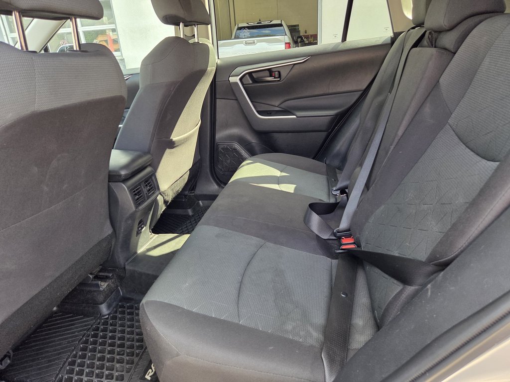 Toyota RAV4 LE (AWD) 2024 à Mont-Laurier, Québec - 13 - w1024h768px
