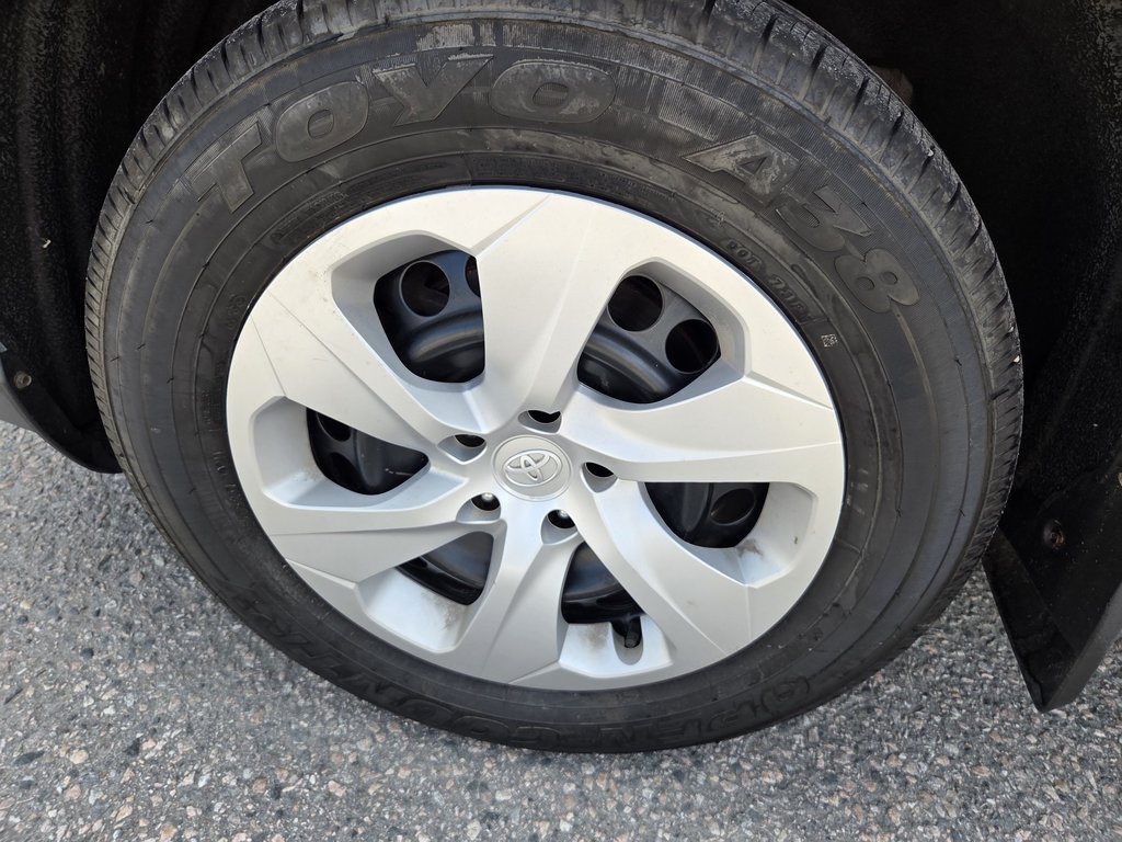 Toyota RAV4 LE (AWD) 2024 à Mont-Laurier, Québec - 10 - w1024h768px