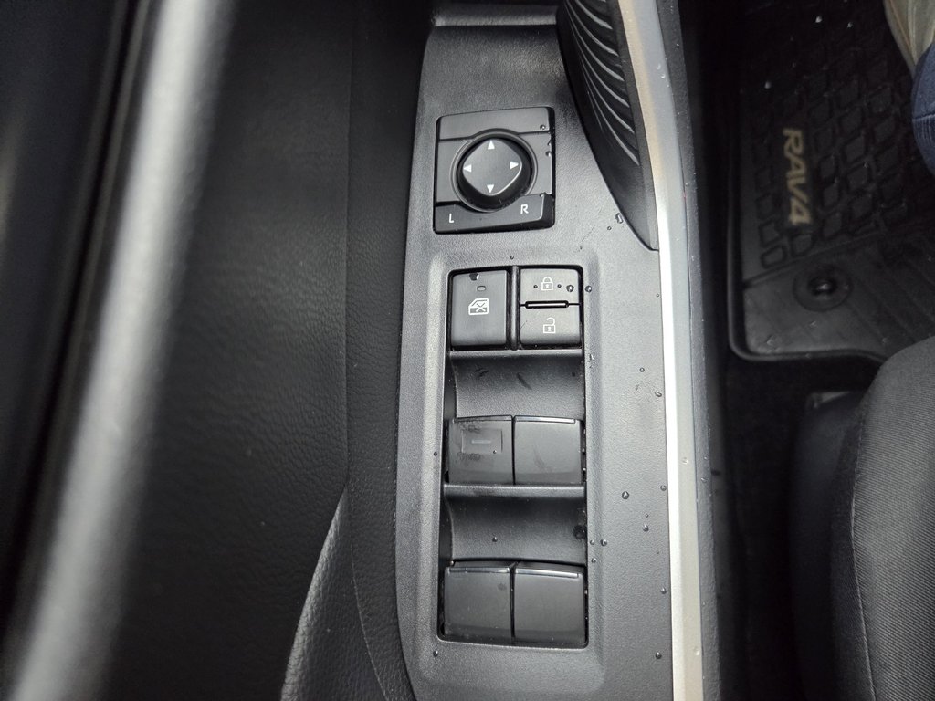 2024 Toyota RAV4 LE (AWD) in Mont-Laurier, Quebec - 15 - w1024h768px