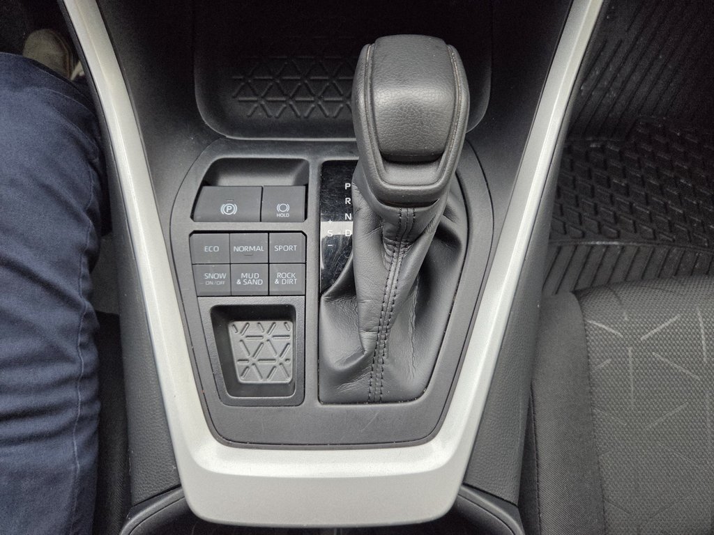 2024 Toyota RAV4 LE (AWD) in Mont-Laurier, Quebec - 17 - w1024h768px