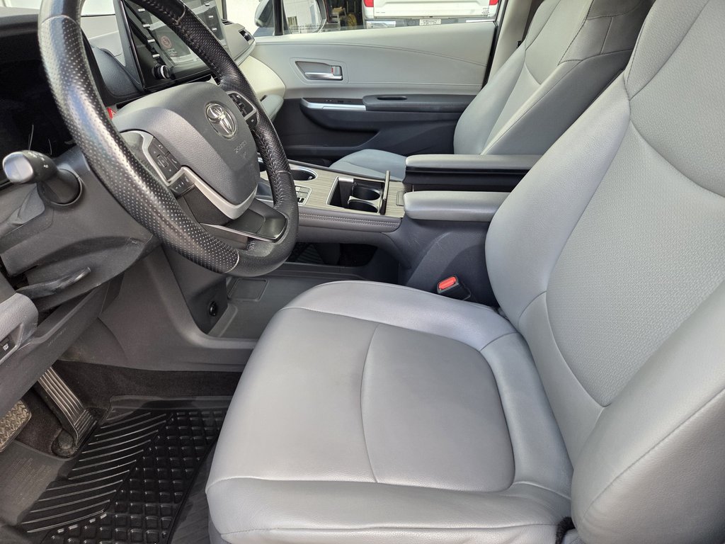 2021 Toyota Sienna XLE AWD in Mont-Laurier, Quebec - 9 - w1024h768px