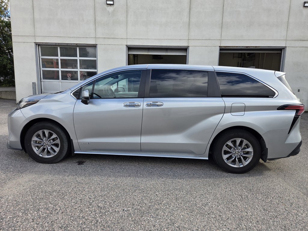 2021 Toyota Sienna XLE AWD in Mont-Laurier, Quebec - 8 - w1024h768px