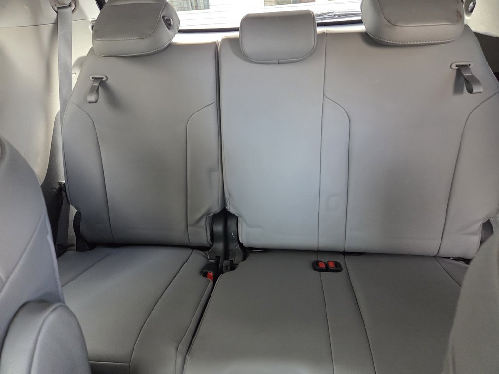 2021 Toyota Sienna XLE AWD in Mont-Laurier, Quebec - 12 - w1024h768px