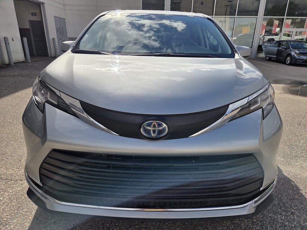 2021 Toyota Sienna XLE AWD in Mont-Laurier, Quebec - 2 - w1024h768px
