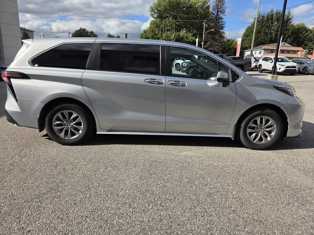 2021 Toyota Sienna XLE AWD in Mont-Laurier, Quebec - 4 - w1024h768px