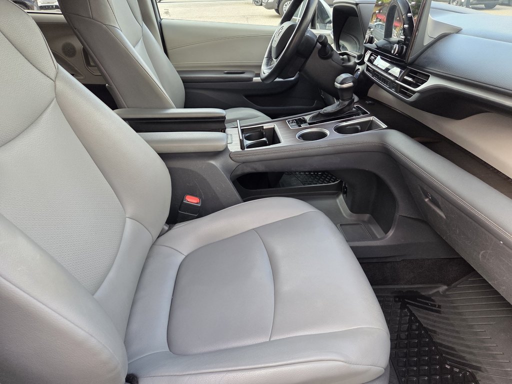 2021 Toyota Sienna XLE AWD in Mont-Laurier, Quebec - 10 - w1024h768px