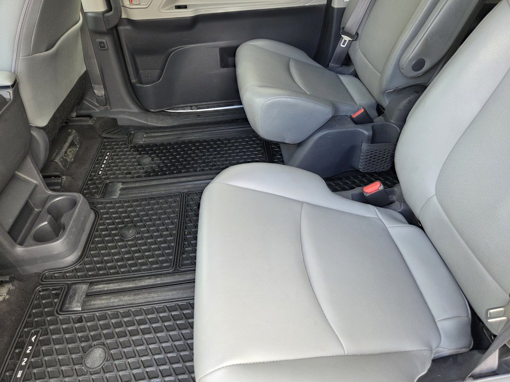 2021 Toyota Sienna XLE AWD in Mont-Laurier, Quebec - 11 - w1024h768px