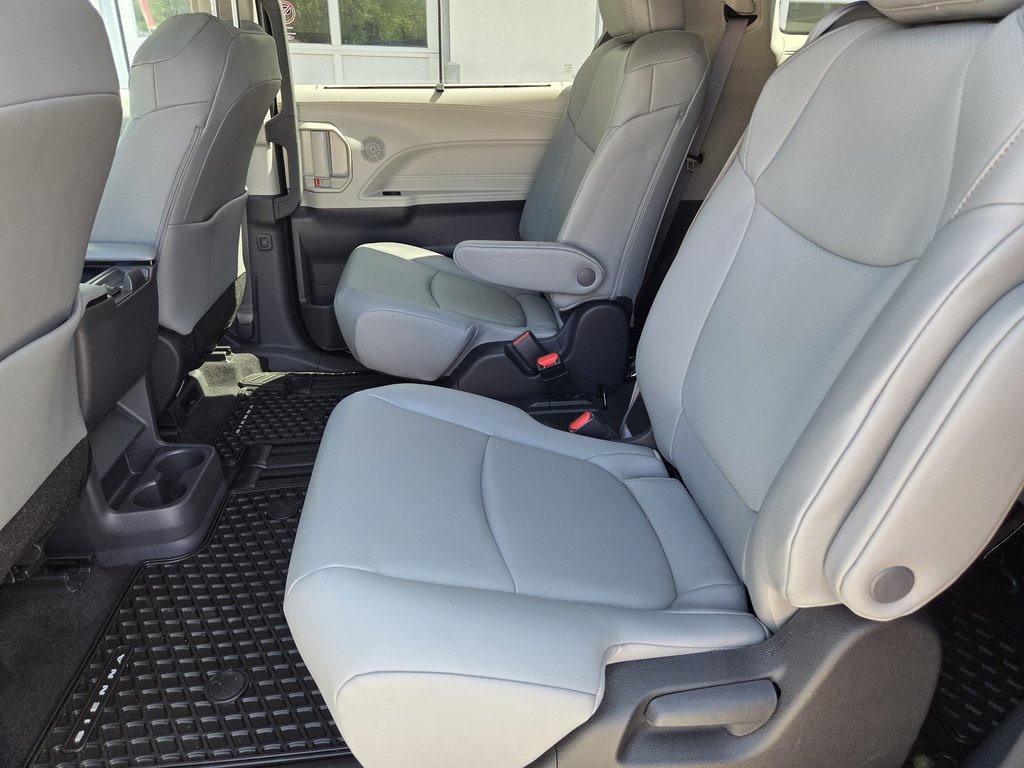 2023 Toyota Sienna XLE Hybride in Mont-Laurier, Quebec - 12 - w1024h768px
